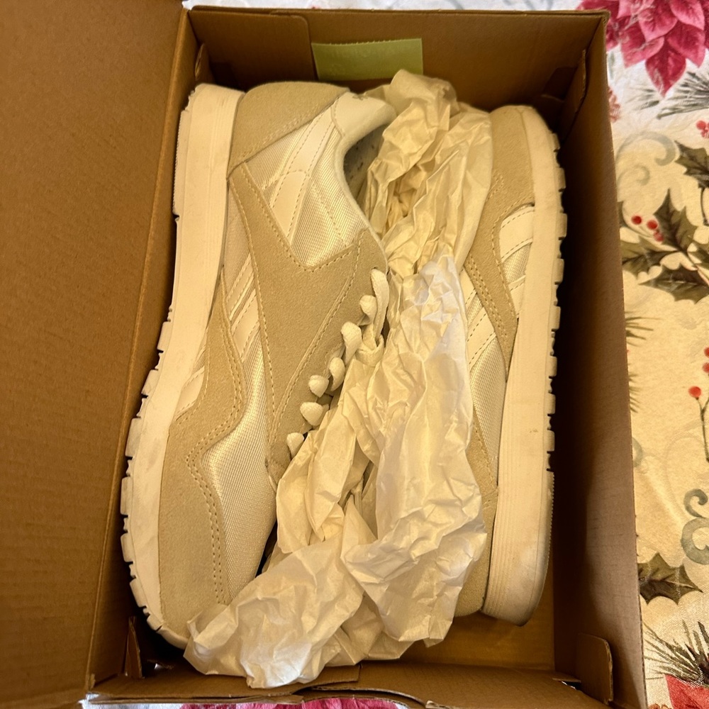 Reebok Classic Tennis Shoes - Picture 15 of 16